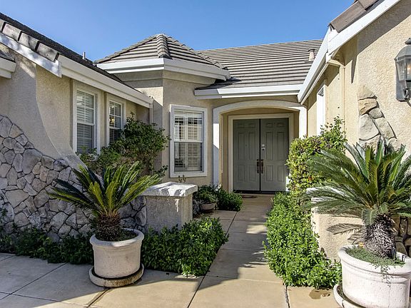 2nd image of 2660 Sycamore Grove Pl