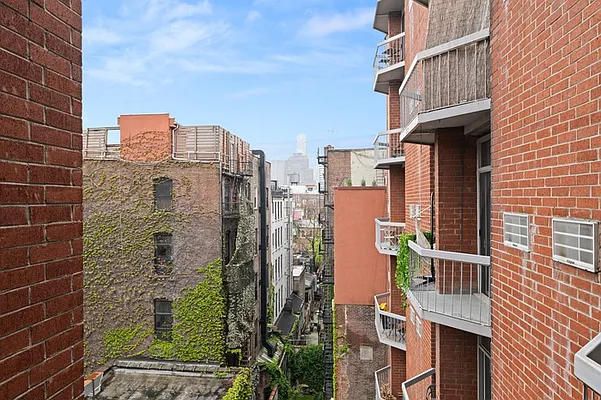 Rented by Nest Seekers International | media 12