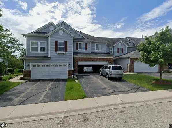 604 Grand Canyon Cir, Crystal Lake, IL 60014
