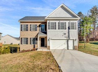 5661 Roselawn Rd, Roanoke, VA 24018