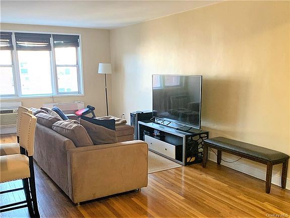 3rd image of 3 Sadore Ln APT 6J