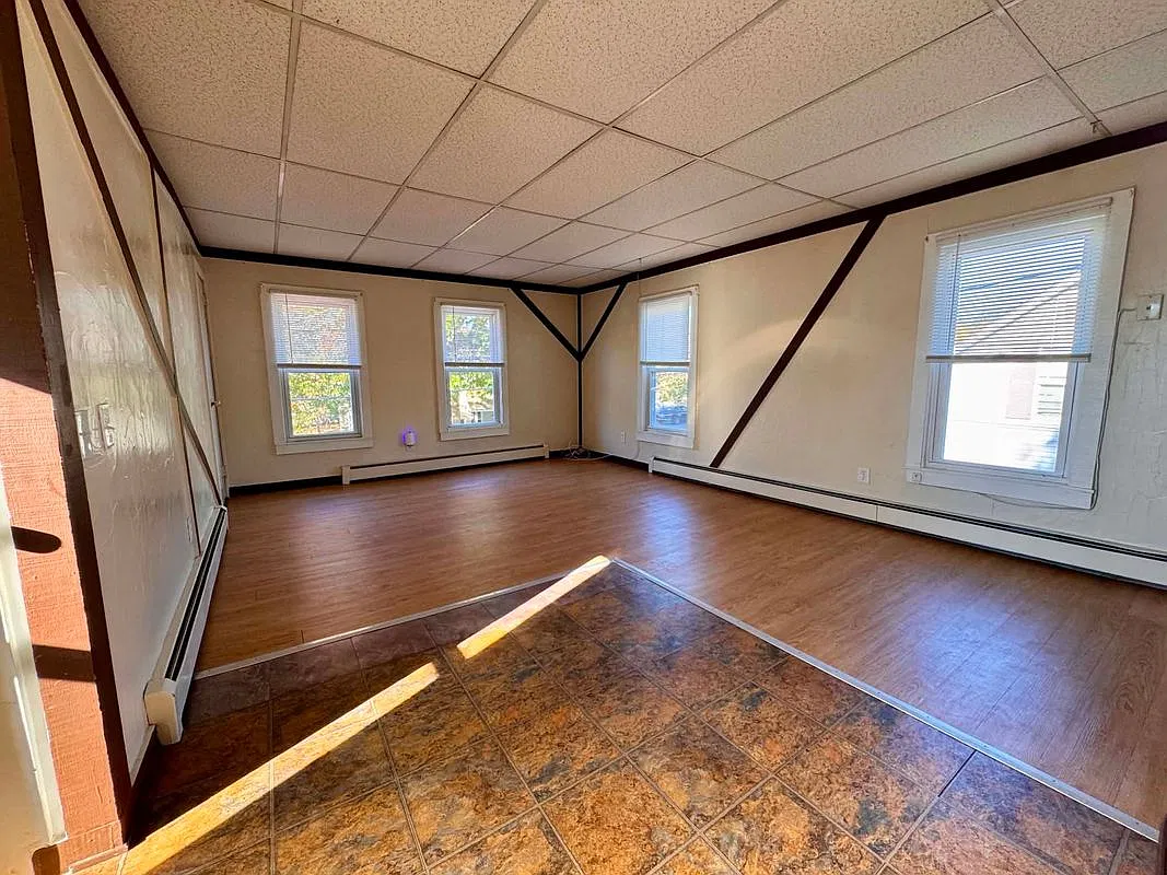 2 bed, 1.0 bath, 717 sqft, $925 — Photo 3