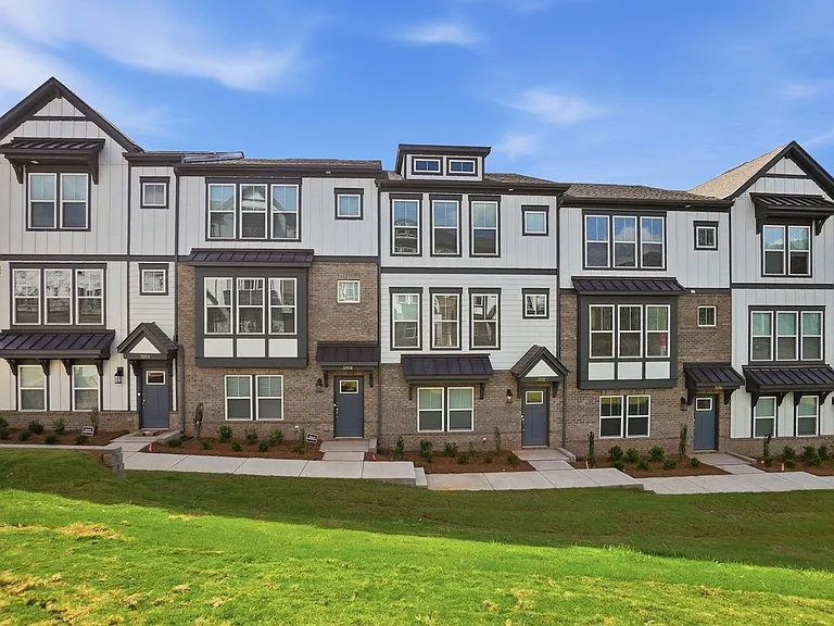 3016 Rexton Ln — Photo 2