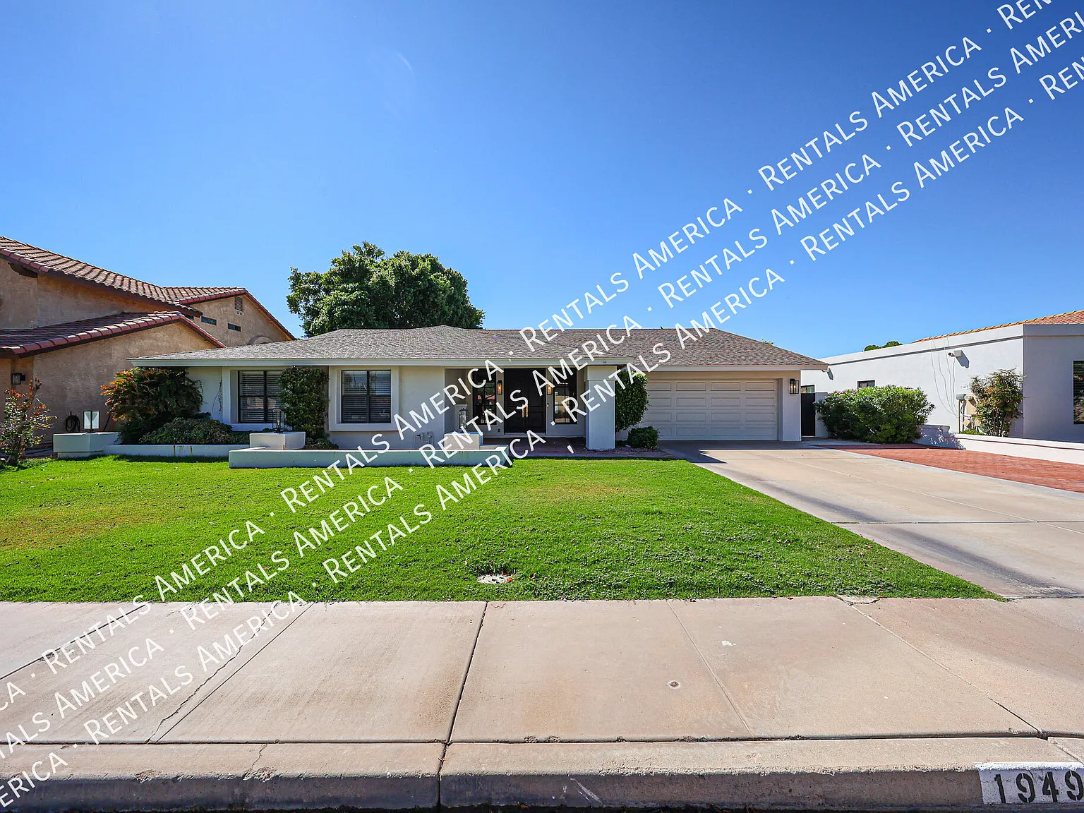Beautiful 4 Br With Pool In Tempe — Photo 2