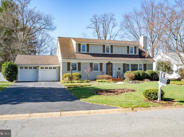 2412 Lanside Dr, Wilmington, DE 19810