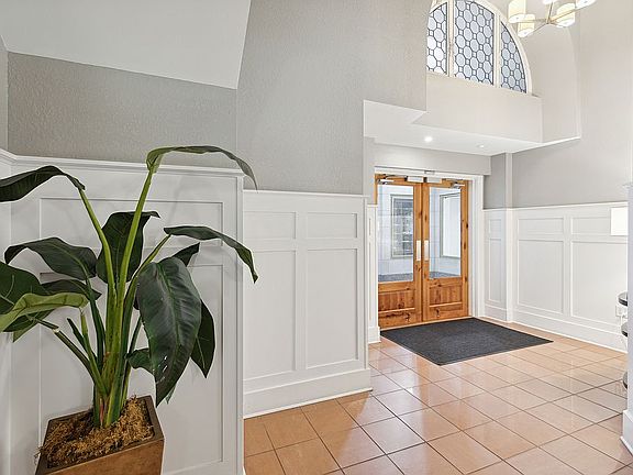 4th image of 417 Vine St Unit 204