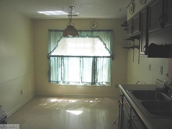4th image of 907 Shelby Dr APT F