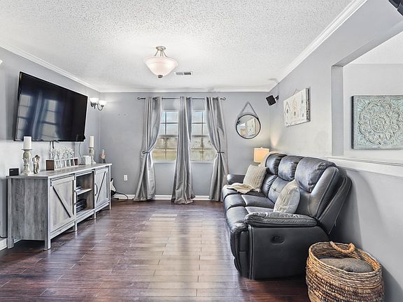 4th image of 44269 Joseph St