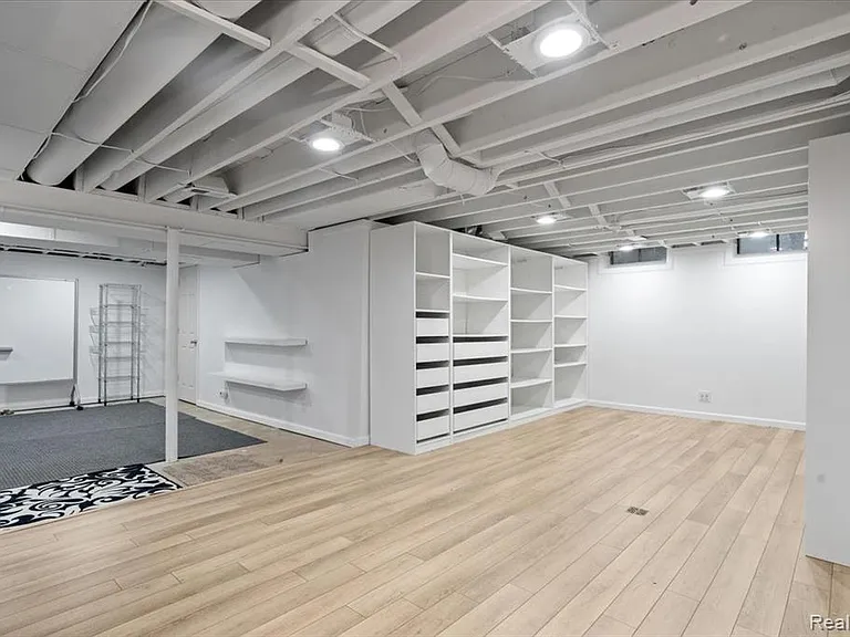 5476 Van Ness Dr — Photo 39