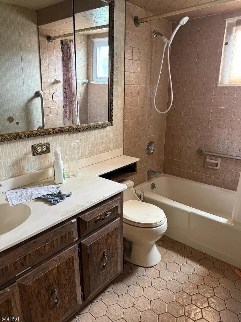 3 bed, 1.5 bath, $3,400 — Photo 2