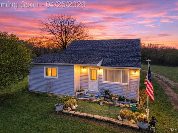 20796 Gibraltar Rd, Brownstown, MI 48183