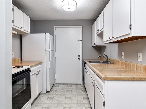 3rd image of 23 Village Rock Ln APT 22