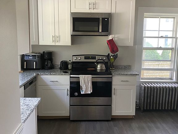 2nd image of 92 Bedford St #1