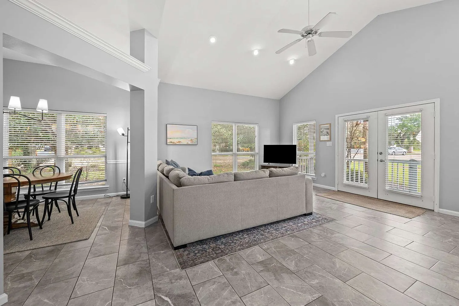 3 bed, 2.0 bath, 1496 sqft, $7,394 — Photo 3