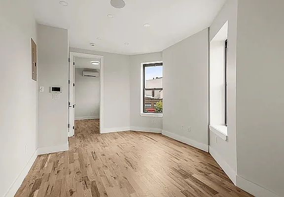 4th image of 483 Willis Ave #3C