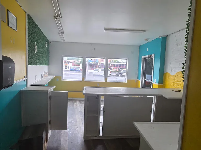 2739 Main St #6 — Photo 2
