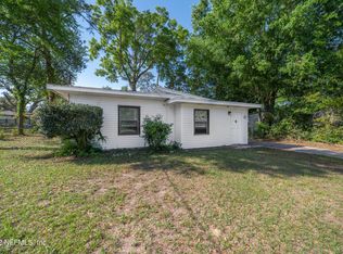 9842 Eve Dr N, Jacksonville, FL 32246