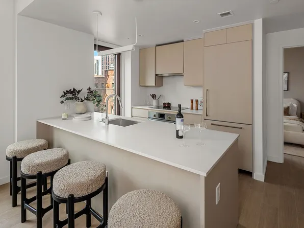 300 E 50th St, New York, NY