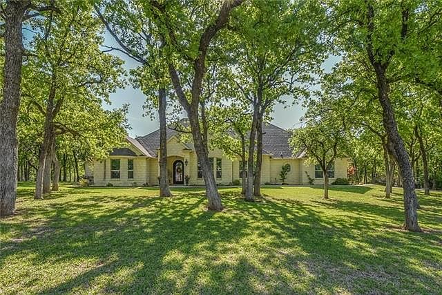 2nd image of 129 Foxpointe Cir