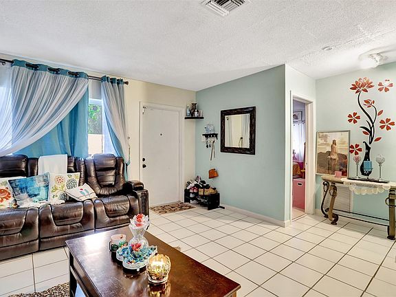 5th image of 501 SE 14th Street