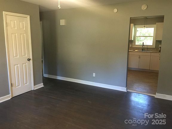 2nd image of 1017 Vancouver Ln