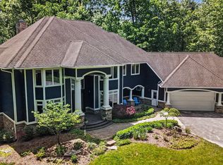 6311 Cobblestone Ln, Dexter, MI 48130