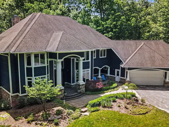 6311 Cobblestone Ln, Dexter, MI 48130