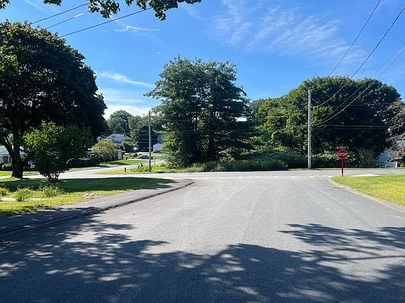 5th image of 62 Foss Rd