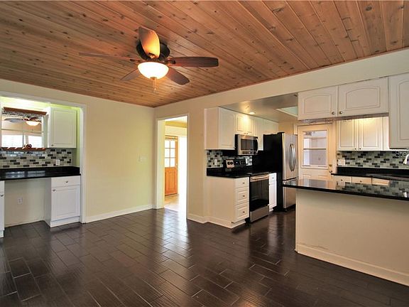 3rd image of 311 Helena Ct