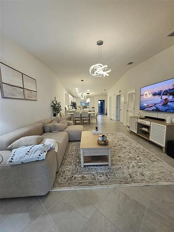 2 bed, 2.0 bath, 1569 sqft, $5,000 — Photo 3