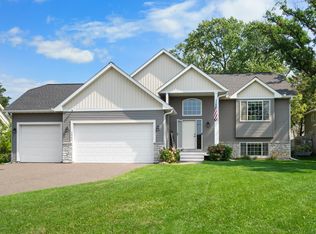 1562 McKnight Rd N, Maplewood, MN 55119