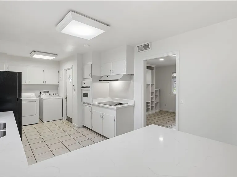 1632 Winchester St — Photo 9