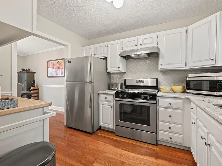 16 Greenbriar Dr #C — Photo 3