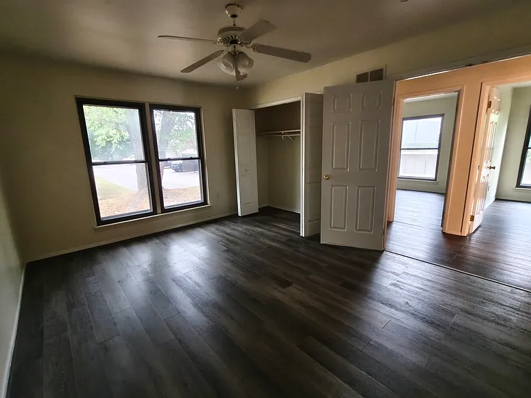 2737 Roundtree Dr — Photo 11
