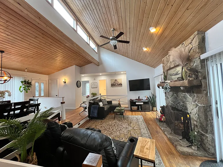 Brenda Ln — Photo 33