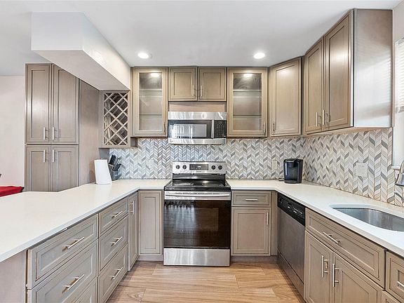 4th image of 2572 NW 99th Avenue #2572