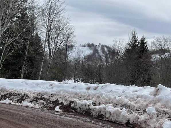 10 Summit View Dr, Ironwood, MI 49938