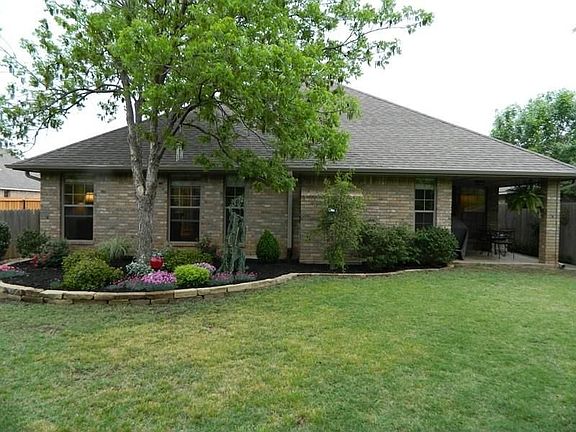 2nd image of 13 NW Heatherstone Dr