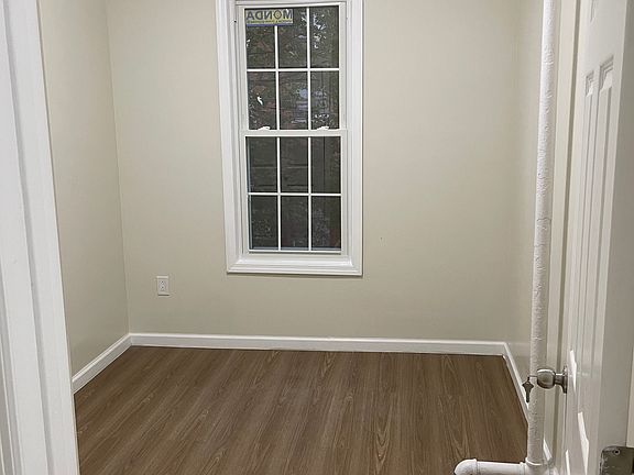 4th image of 250 E 207th St #2