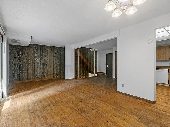 5th image of 951 17th Ave SE