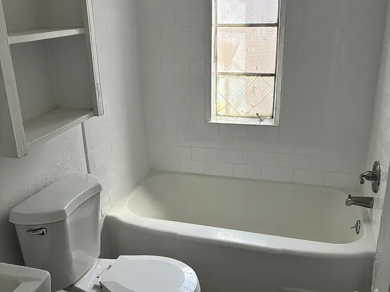 Updated 1 Bedroom in the Heart of Edo — Photo 42
