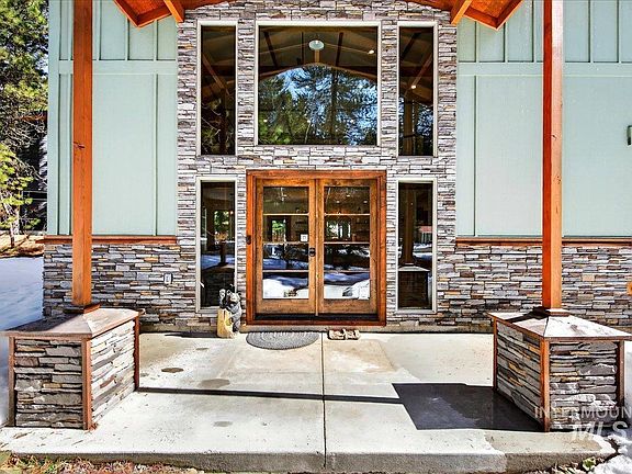 2nd image of 292 Rio Vista Blvd