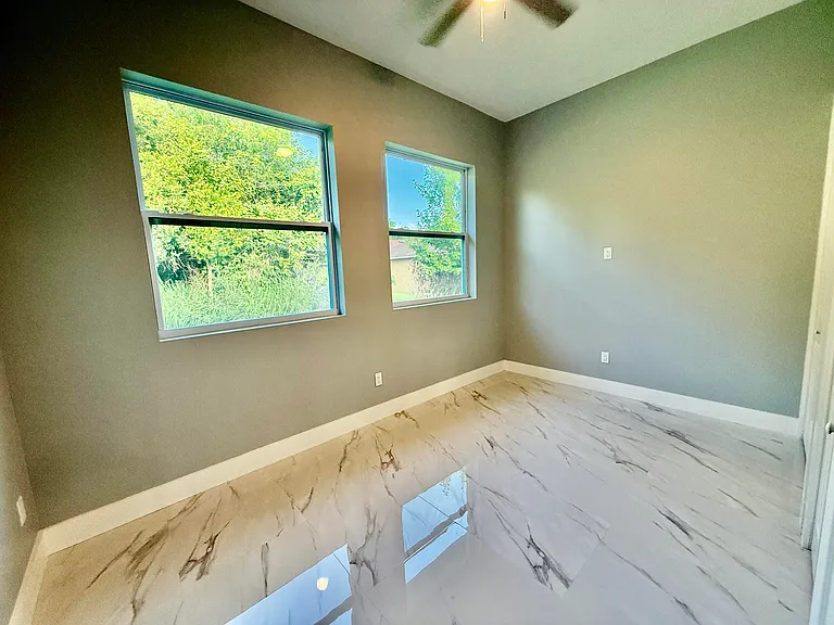 660 NE Moss Rose Pl — Photo 17