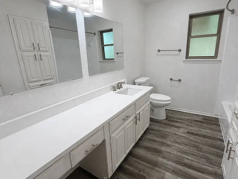 5309 Holly Trl — Photo 11