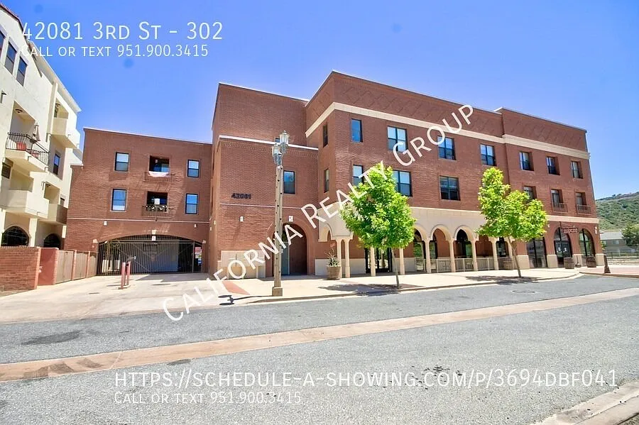 3rd St, 42081