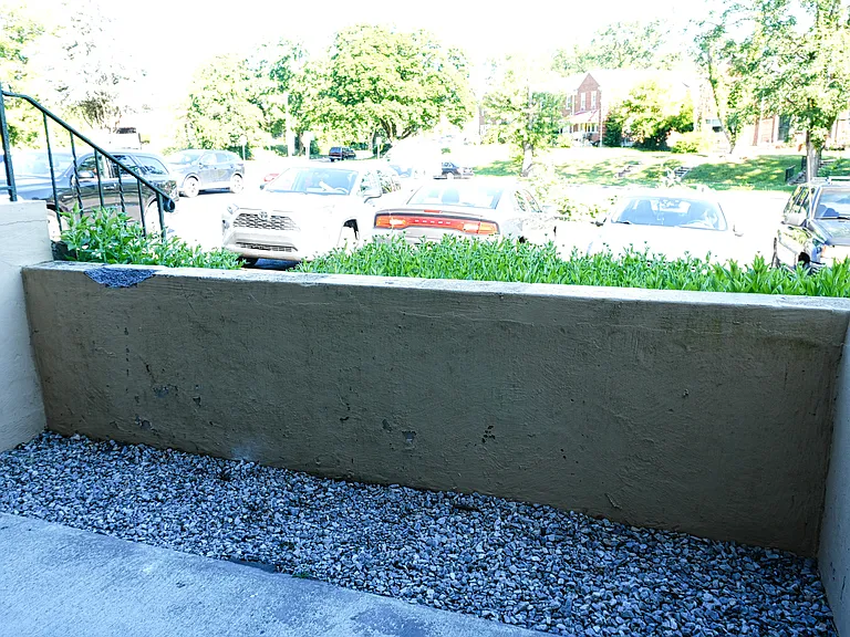 Edmondson Park Apartments — Photo 32