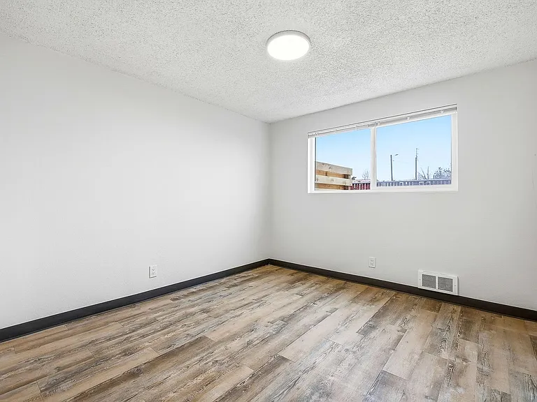 1 Month Free Rent Move In Special! Under New Management! — Photo 11