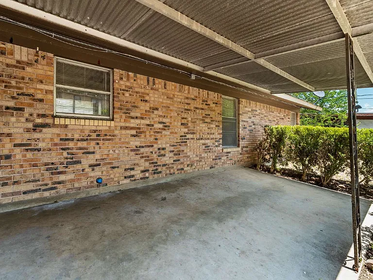 218 E Villaret Blvd — Photo 17