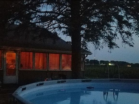 4th image of 122 W Shawn St