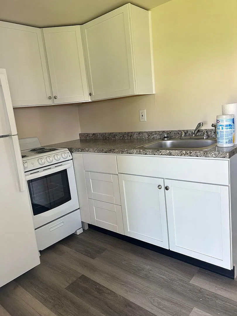 214 N Catherine St — Photo 2